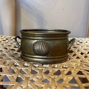 Vintage brass seashell decoration / bin